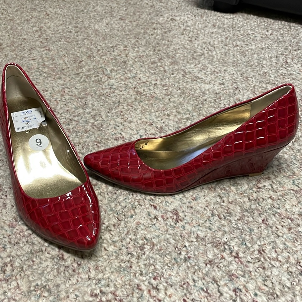 Nine West wedge heel patent shoes